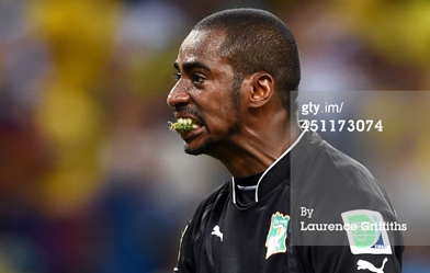 Pha ăn mừng bàn thắng cực độc của thủ môn Bờ Biển Ngà